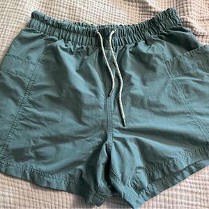 Vuori Women's Cargo Shorts in Teal